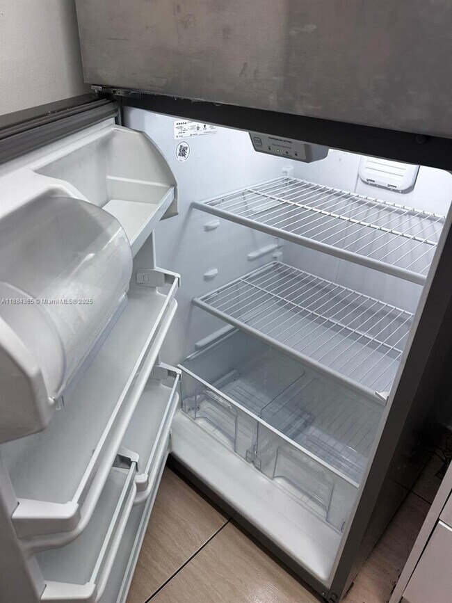 Building Photo - 10124 Twin Lakes Dr