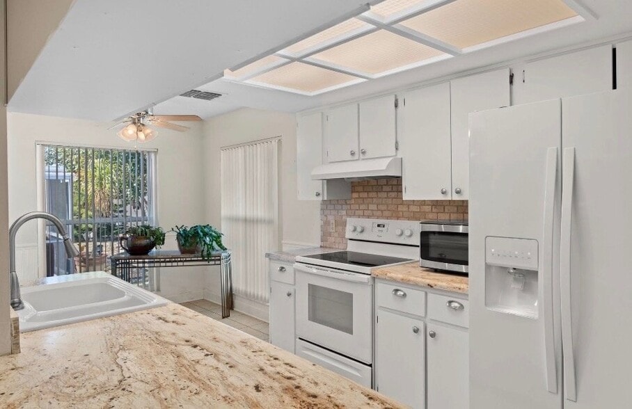 Building Photo - 6461 Ocean Pines Ln