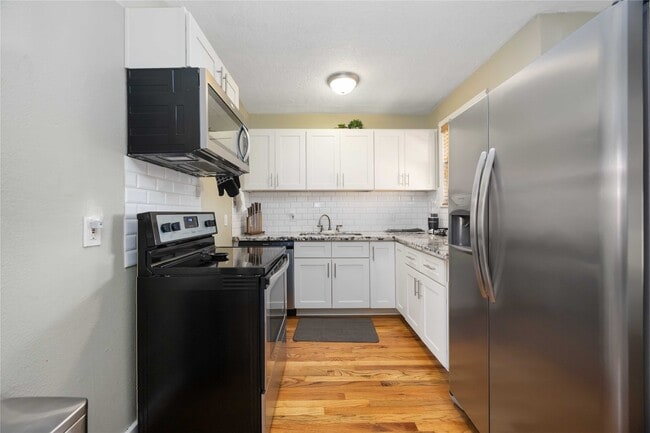 Building Photo - 2104 Winbern St