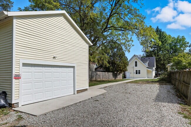 Building Photo - 136 S Spencer Ave