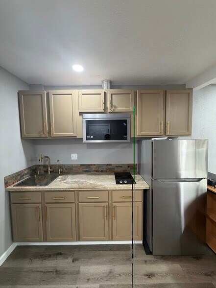 Building Photo - 2207 Fairfield Ave