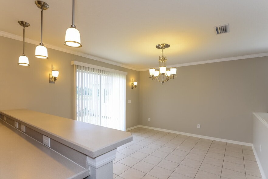 Building Photo - 11015 Golden Silence Dr