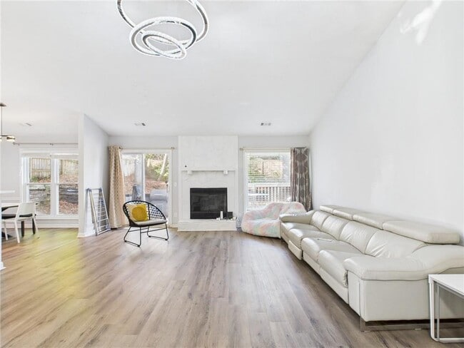 Building Photo - 4060 Brooks Bridge Crossing