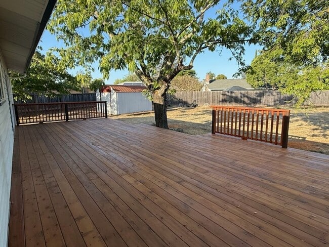 Building Photo - For Rent – Charming 2-Bedroom Home in Rinc...