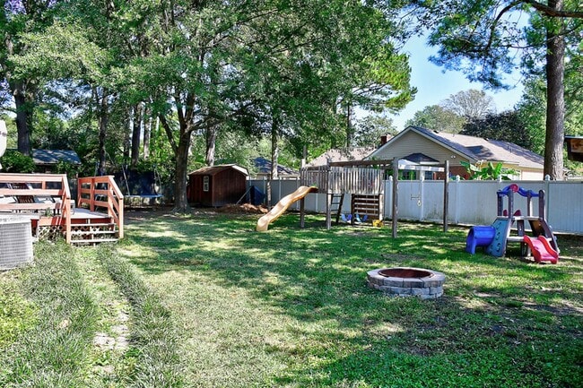 Building Photo - ONE LEVEL LIVING at it's FINEST in the SOU...