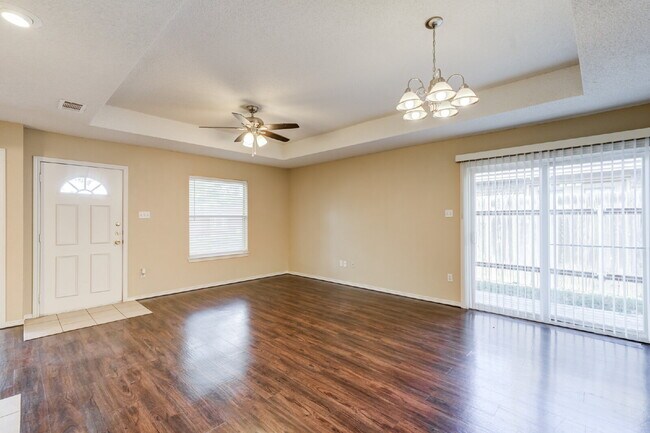 Building Photo - Conveniently located 2/2/2 with basement!!