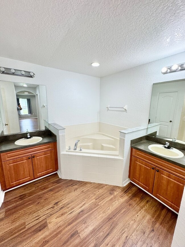Building Photo - 4 Bedroom 2 Bath Home in Poinciana Village 3