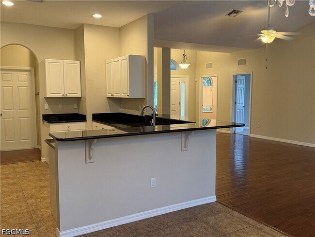 Building Photo - 1466 Argyle Dr