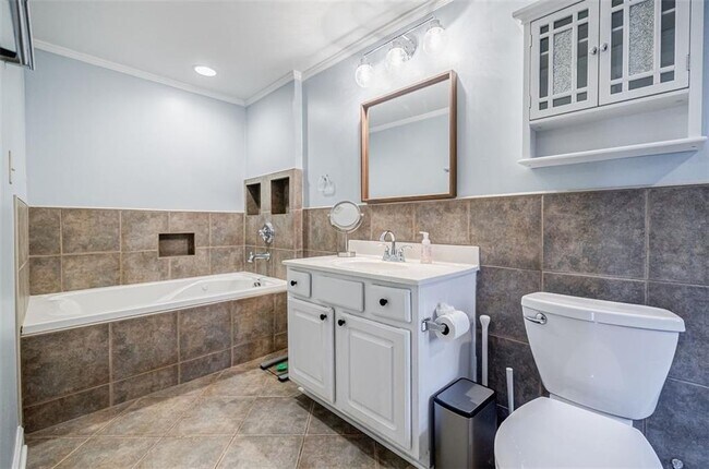 Building Photo - 183 Locust St NE