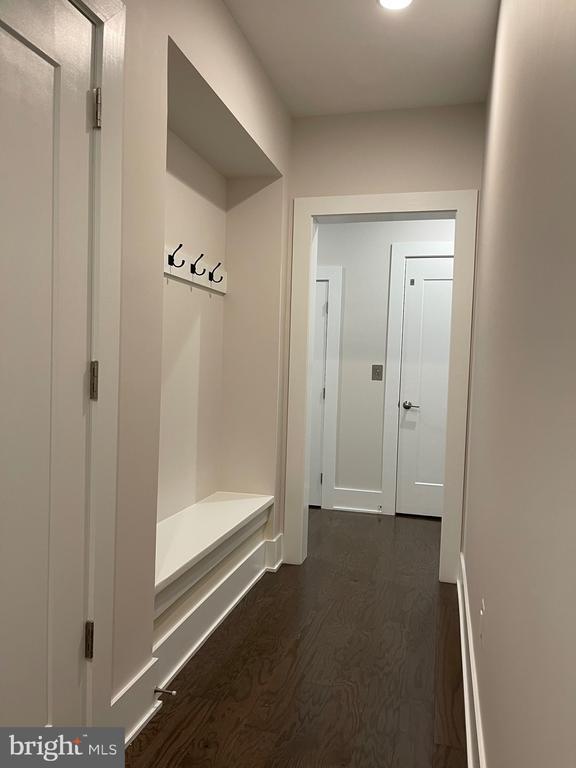Building Photo - 3721 Chevy Chase Lake Dr