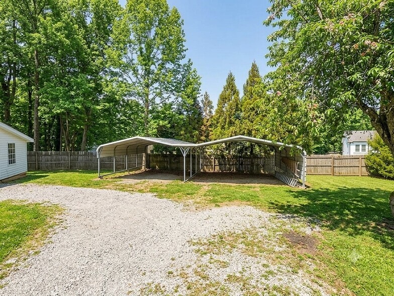 Building Photo - 530 Avent Ferry Rd