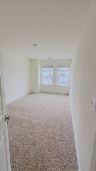 Building Photo - 21 Lavender Ln