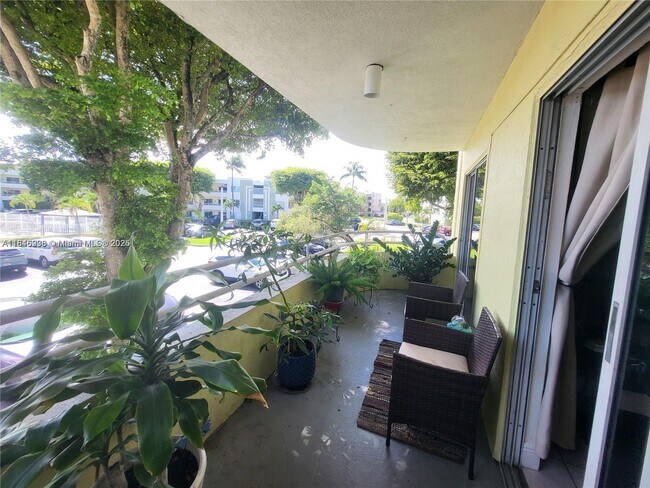 Building Photo - 10765 SW 108th Ave