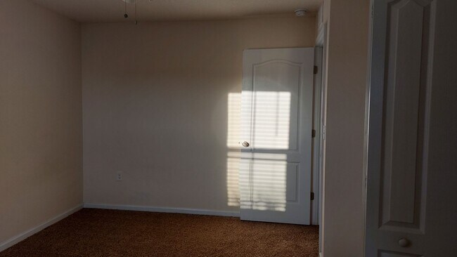 Building Photo - Townhome in Baymeadows