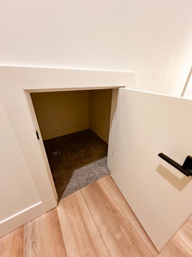 Building Photo - Modern and Unique 3BR Duplex in Keizer! Built in 2024!