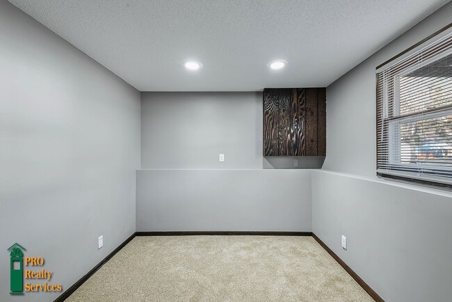 Building Photo - 4 Bedroom Home in Brooklyn Center