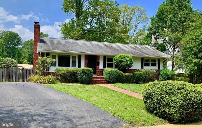 Building Photo - 1334 Mayflower Dr