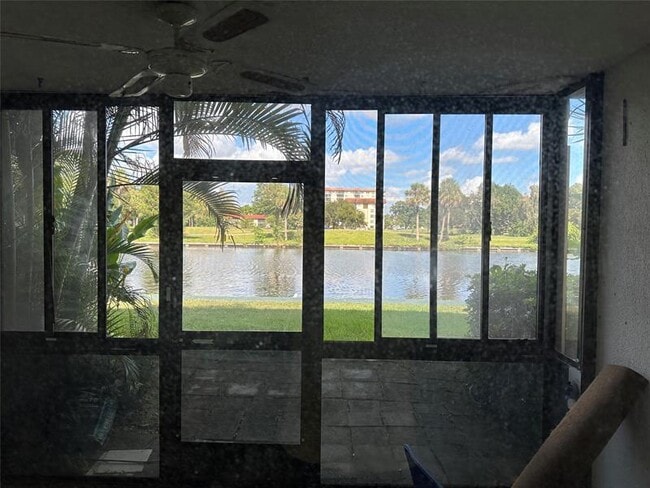 Building Photo - 3740 Inverrary Dr