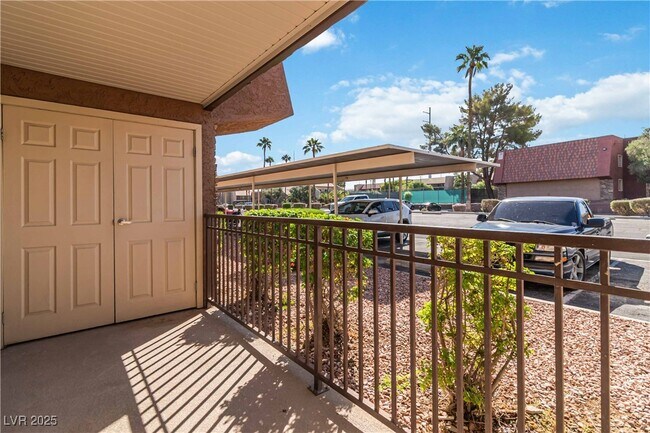 Building Photo - 5060 Indian River Dr