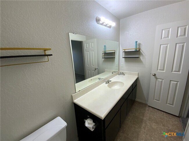 Building Photo - 4716 Stonehaven Dr