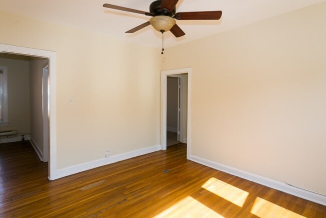 Building Photo - 4426 N Wolcott Ave