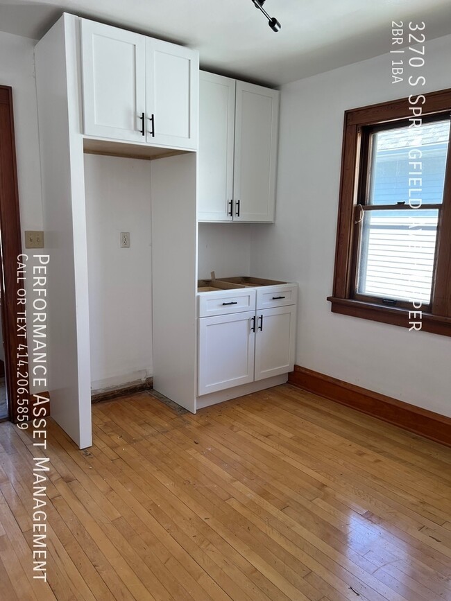 Building Photo - Spacious 2 BR upper unit in Bayview!