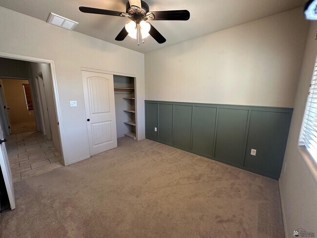 Building Photo - 10804 S Madero St