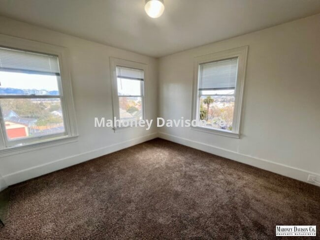 Building Photo - Remodeled Downtown Howard Street Unit