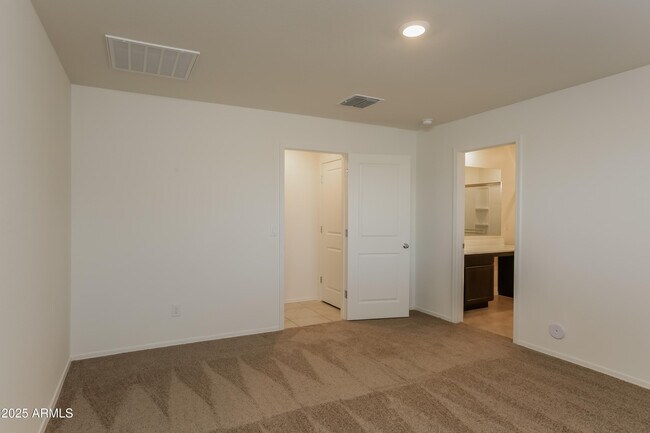 Building Photo - 9004 S 254th Dr