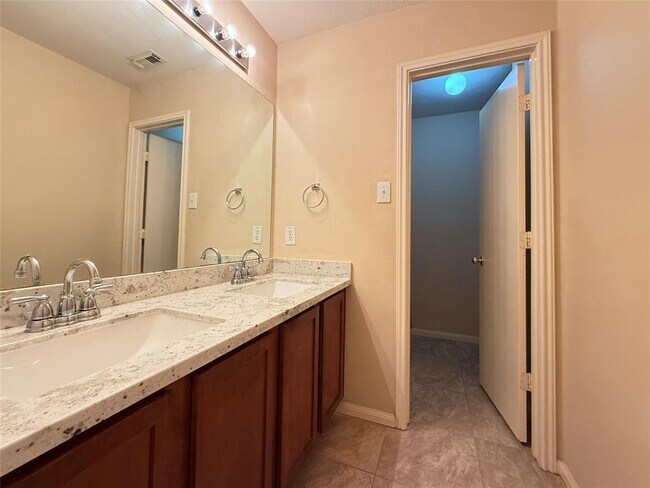 Building Photo - 12811 Mills Breeze Dr
