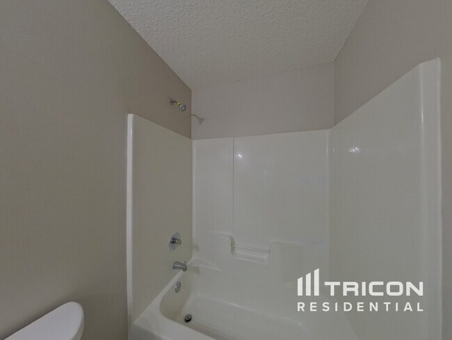 Building Photo - 3050 Wyntree Ct