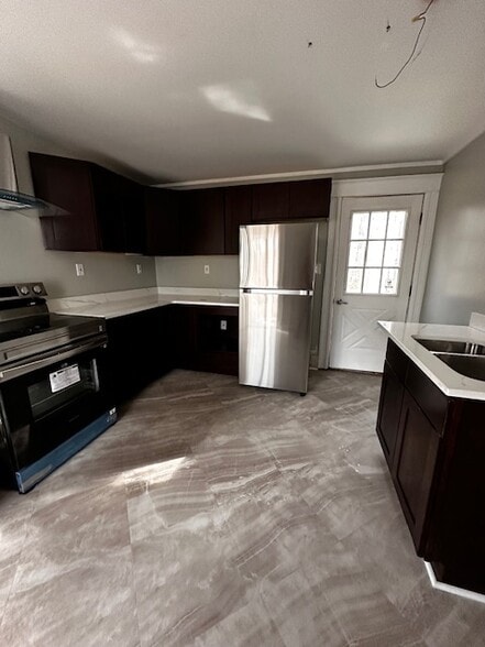 kitchen - 5897-5901 US-9