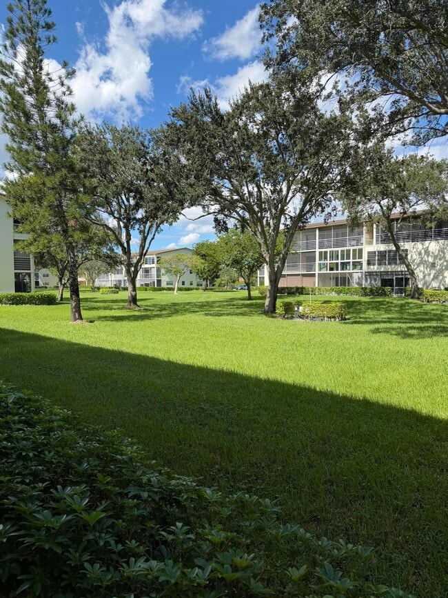 Building Photo - 387 Mansfield I