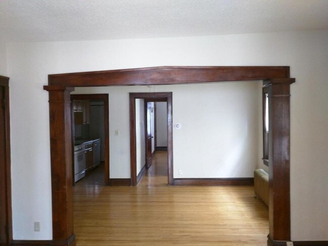 Building Photo - 2020 East Franklin Avenue, Unit 1