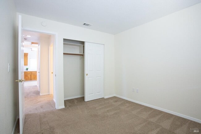 Building Photo - 767 Raven Dr