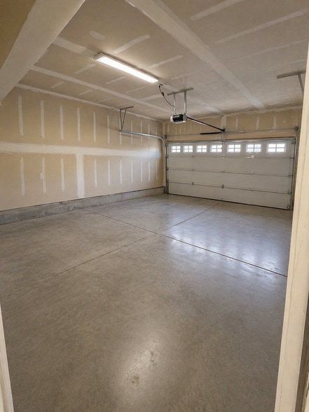 2-car garage - 725 Garden Square Ln