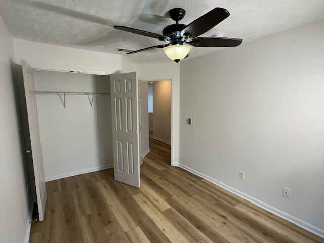 Building Photo - 8428 Charbay Cir