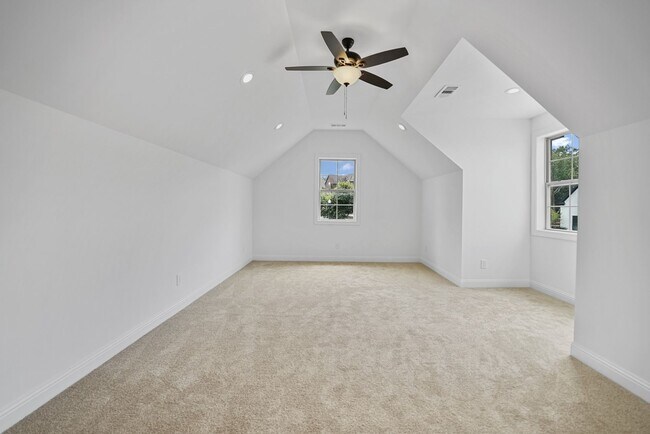 Building Photo - Newer Custom Brick Home in Lebanon