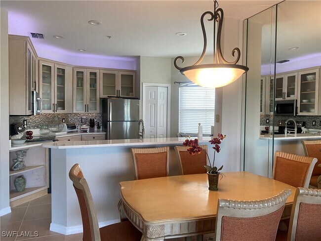 Building Photo - 210 Vintage Cir