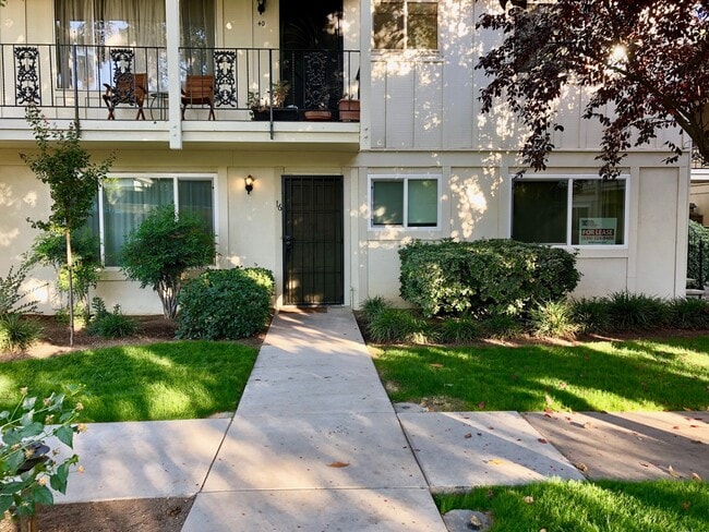 Building Photo - $1,550 Palm & Shaw, 2 Bedroom Condo - N Wi...