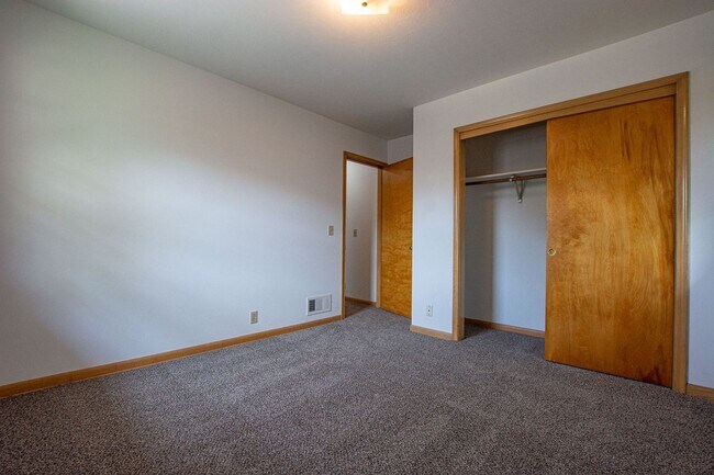 Building Photo - 3328 S 82nd Ave