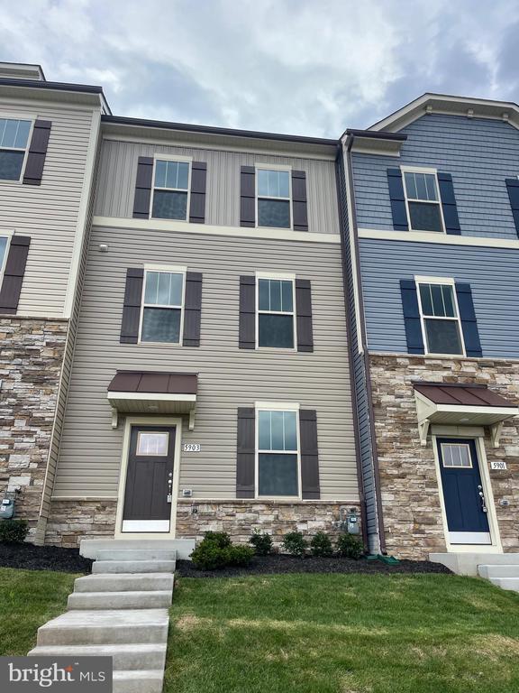 Building Photo - 5903 Garden Walk Dr
