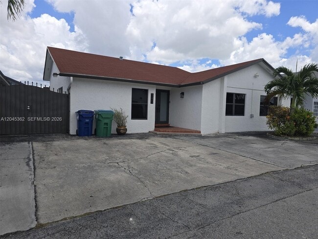 Building Photo - 740 SW 99th Ct Cir