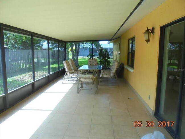 Building Photo - 902 Plum Tree Ln