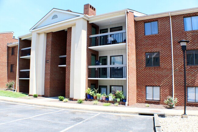 Building Photo - 1010-8 Blue Ridge Dr