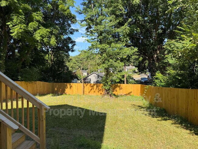 Building Photo - 2036 Harrison Ave
