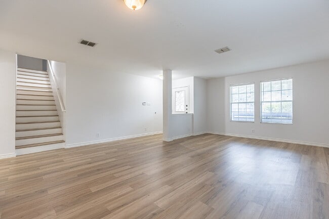 Building Photo - 228 Sophia Cir