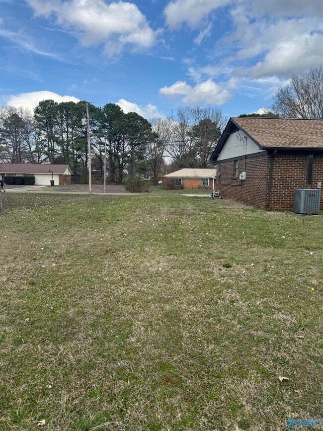 Building Photo - 206 Peabody Rd