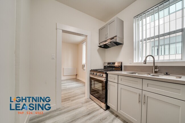 Building Photo - 343 S Alvarado St