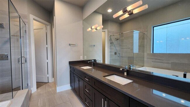 Building Photo - 5713 Larkin St